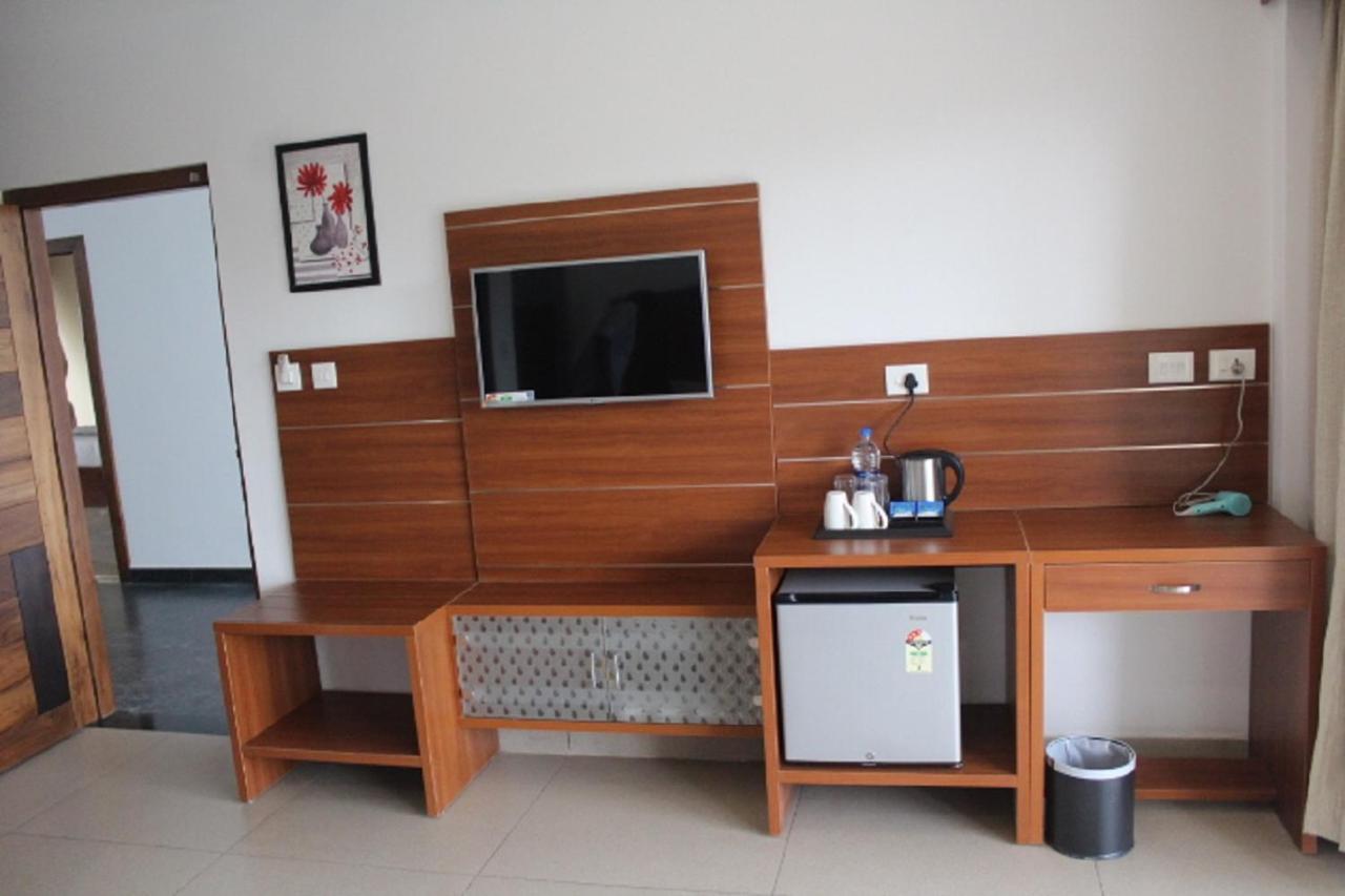 The Lakeview Munnar Мунар Екстериор снимка