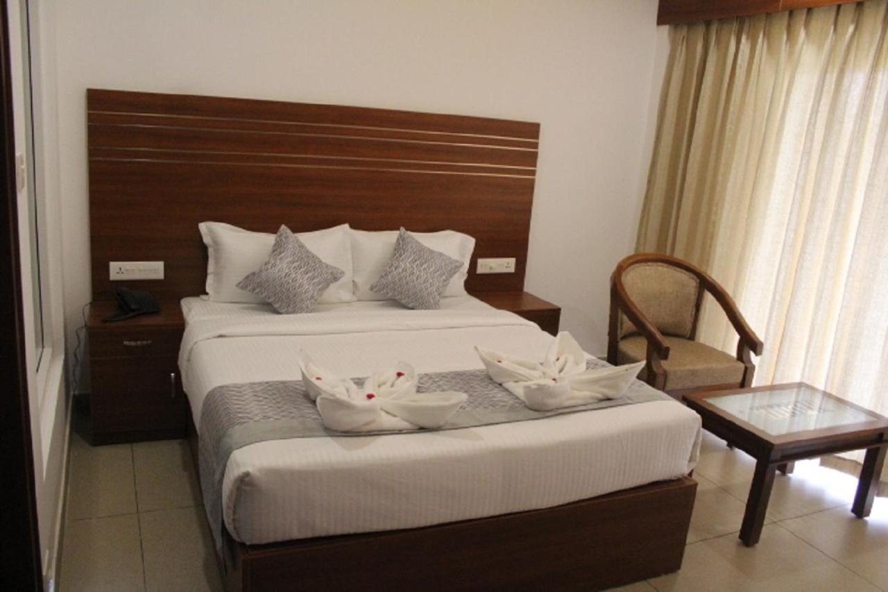 The Lakeview Munnar Мунар Екстериор снимка