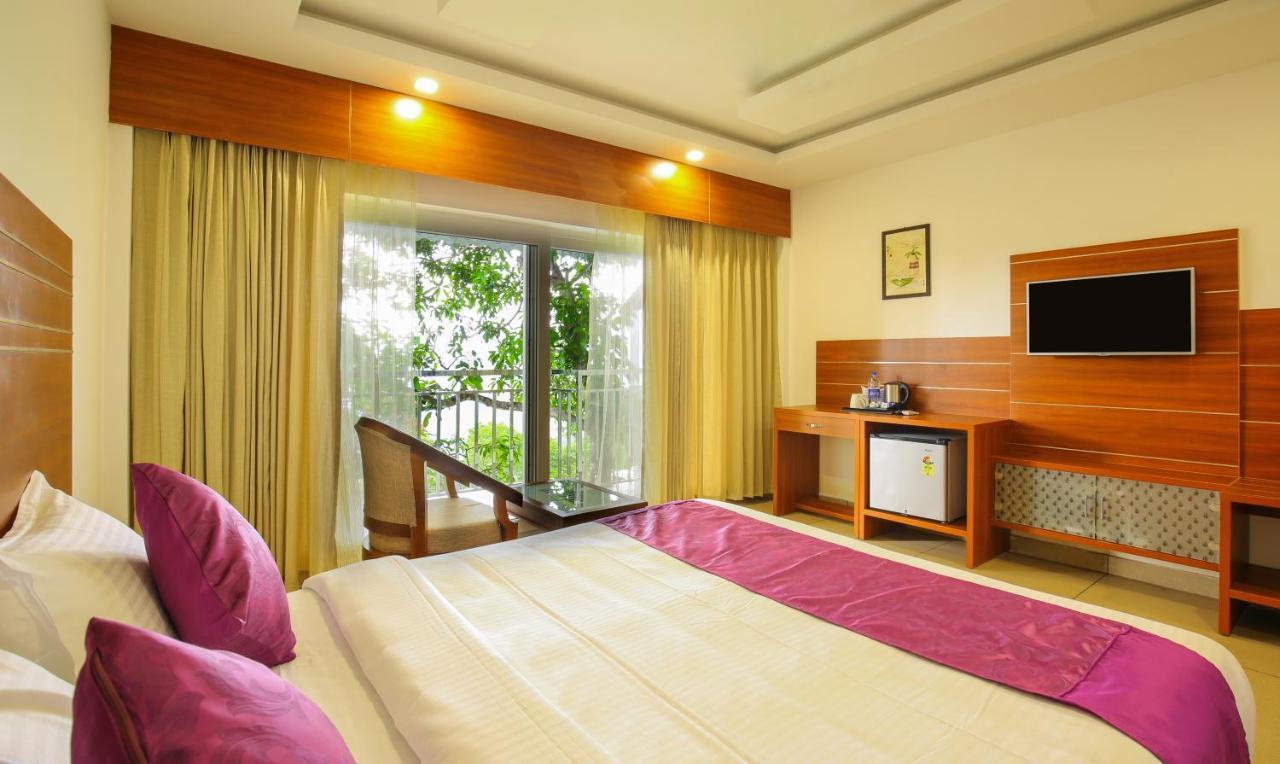 The Lakeview Munnar Мунар Екстериор снимка