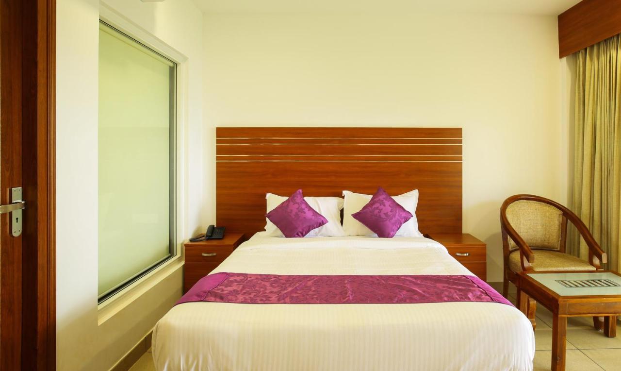 The Lakeview Munnar Мунар Екстериор снимка