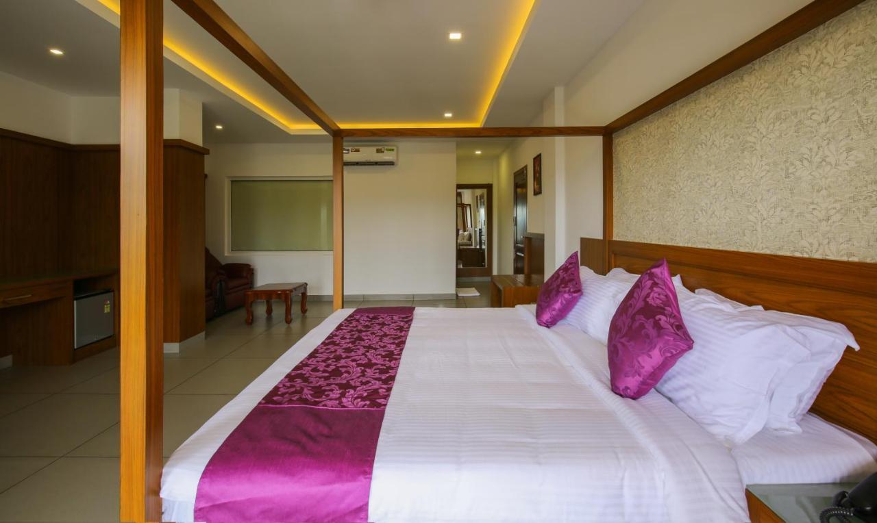 The Lakeview Munnar Мунар Екстериор снимка