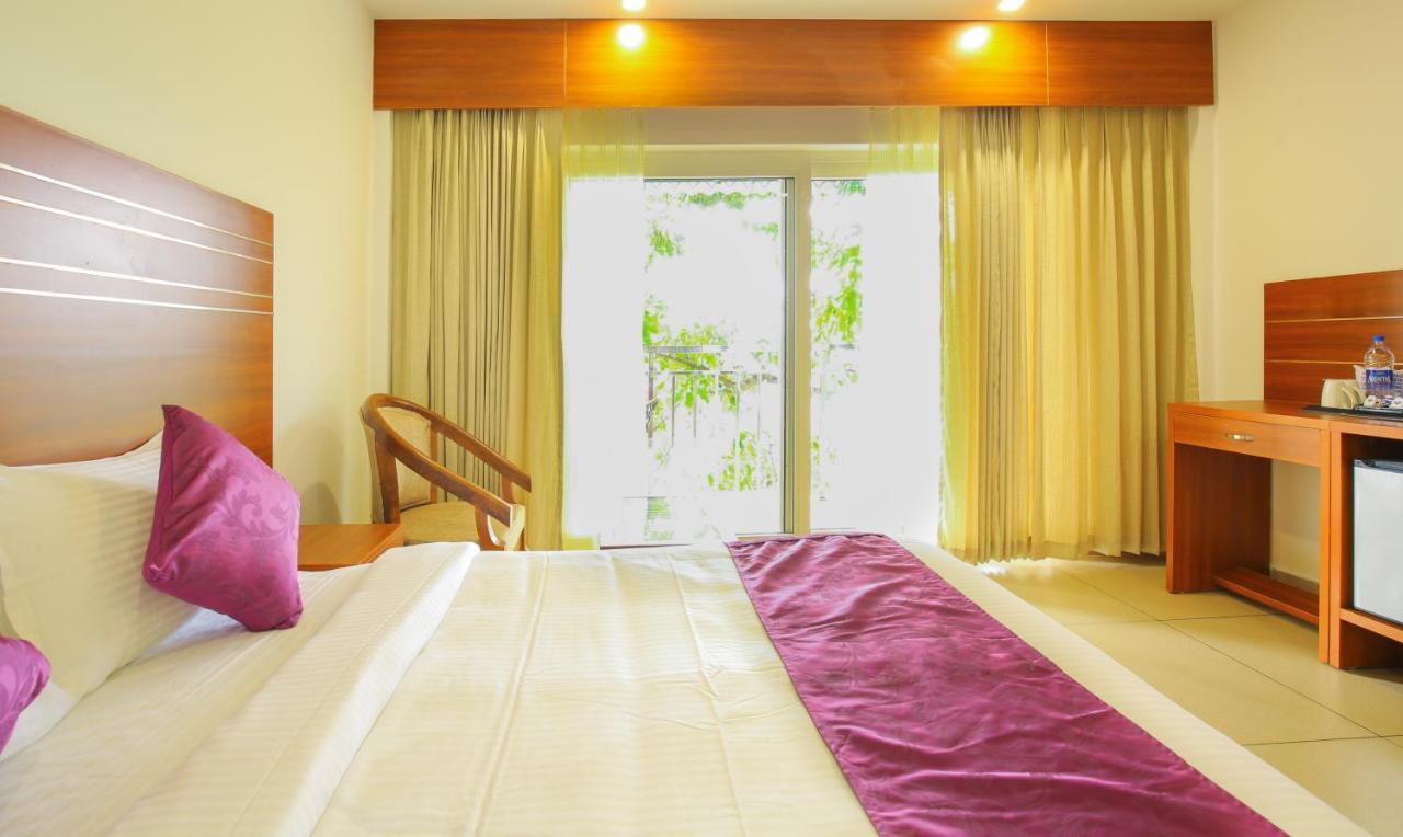 The Lakeview Munnar Мунар Екстериор снимка